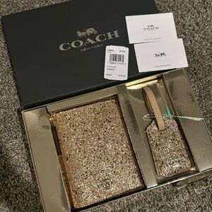 NIB Coach passport travel tag set gold glitter